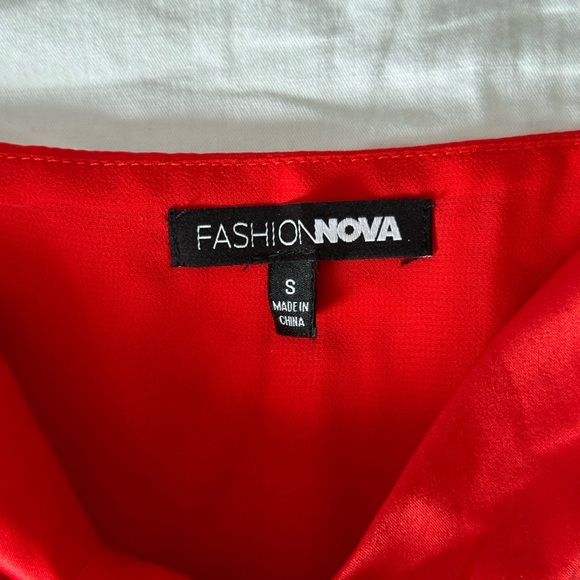 Red Satin Top FashionNova - Picture 3 of 3